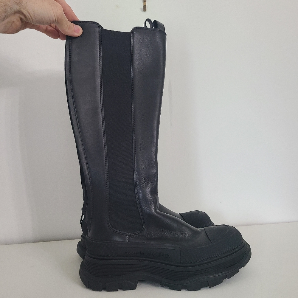 Alexander McQueenBlack Tread Slick high boots